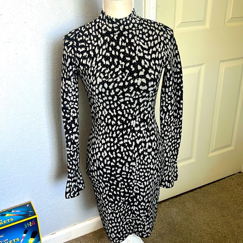 MICHAEL KORS FORM FITTING LONG SLEEVE DRESS